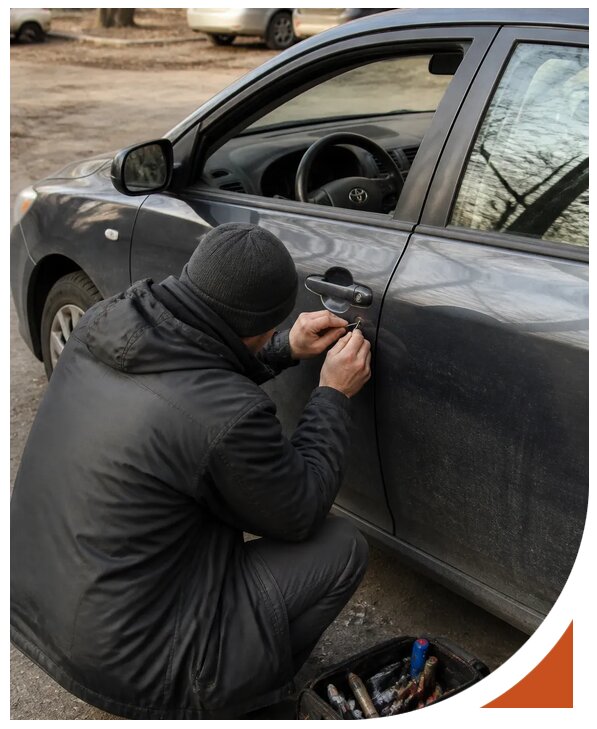Профессиональное вскрытие автомобиля Тойота без повреждений в Лобне